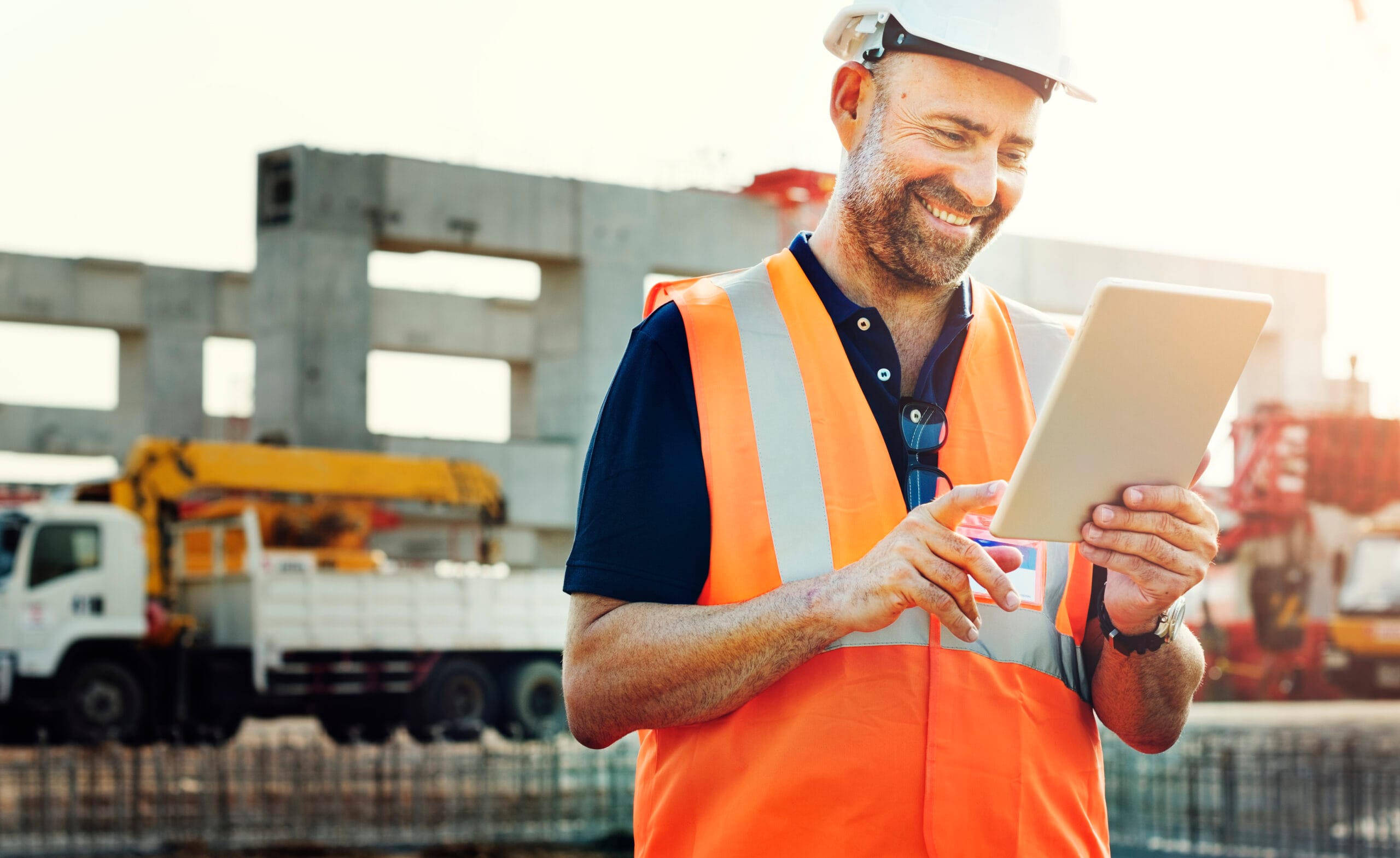 Conectando o canteiro de obras ao escritório: como melhorar a comunicação entre stakeholders em projetos de infraestrutura