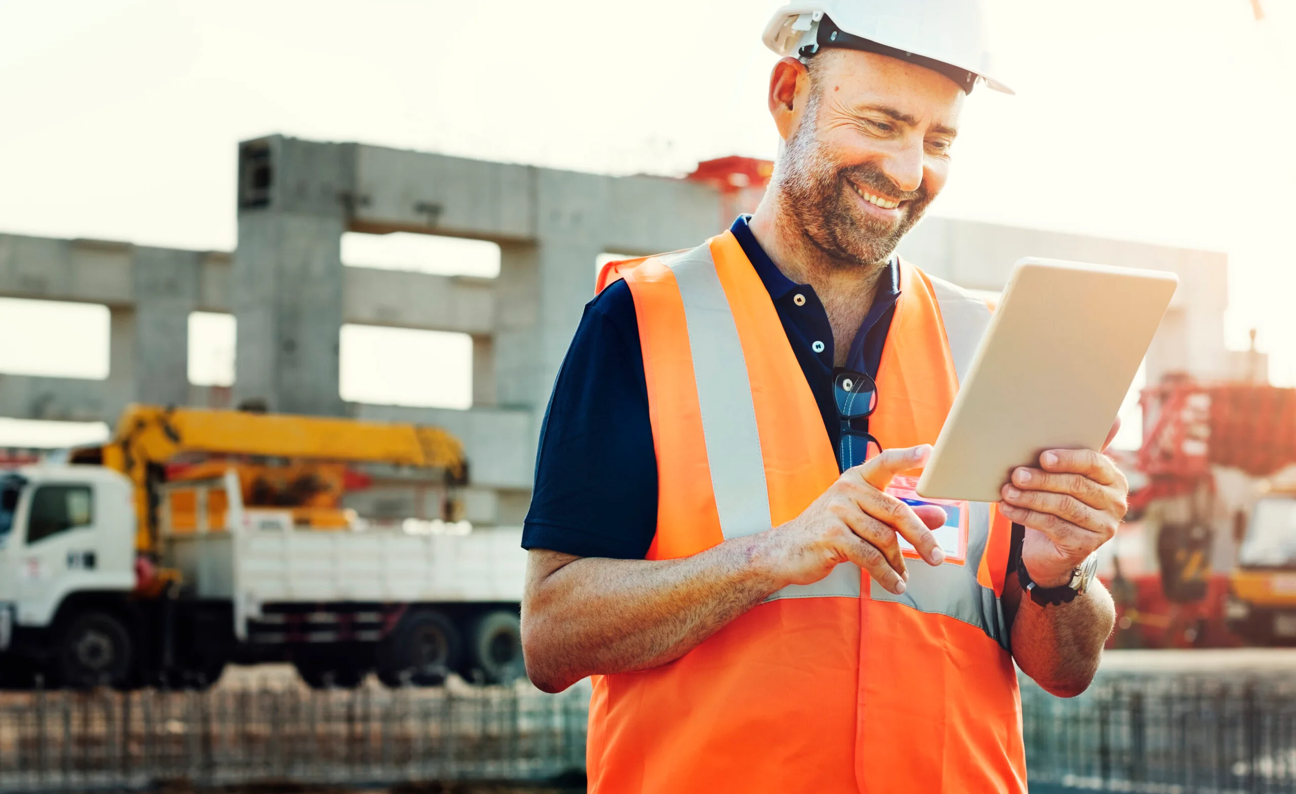 Conectando o canteiro de obras ao escritório: como melhorar a comunicação entre stakeholders em projetos de infraestrutura